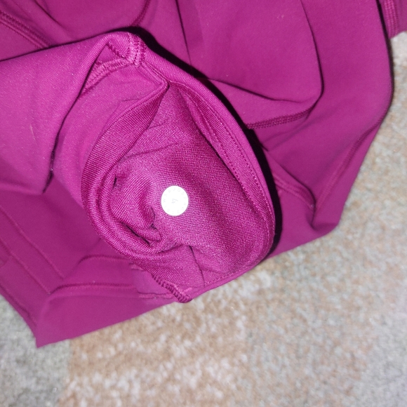 NWOT Lululemon Train Time 4 - Picture 7 of 7